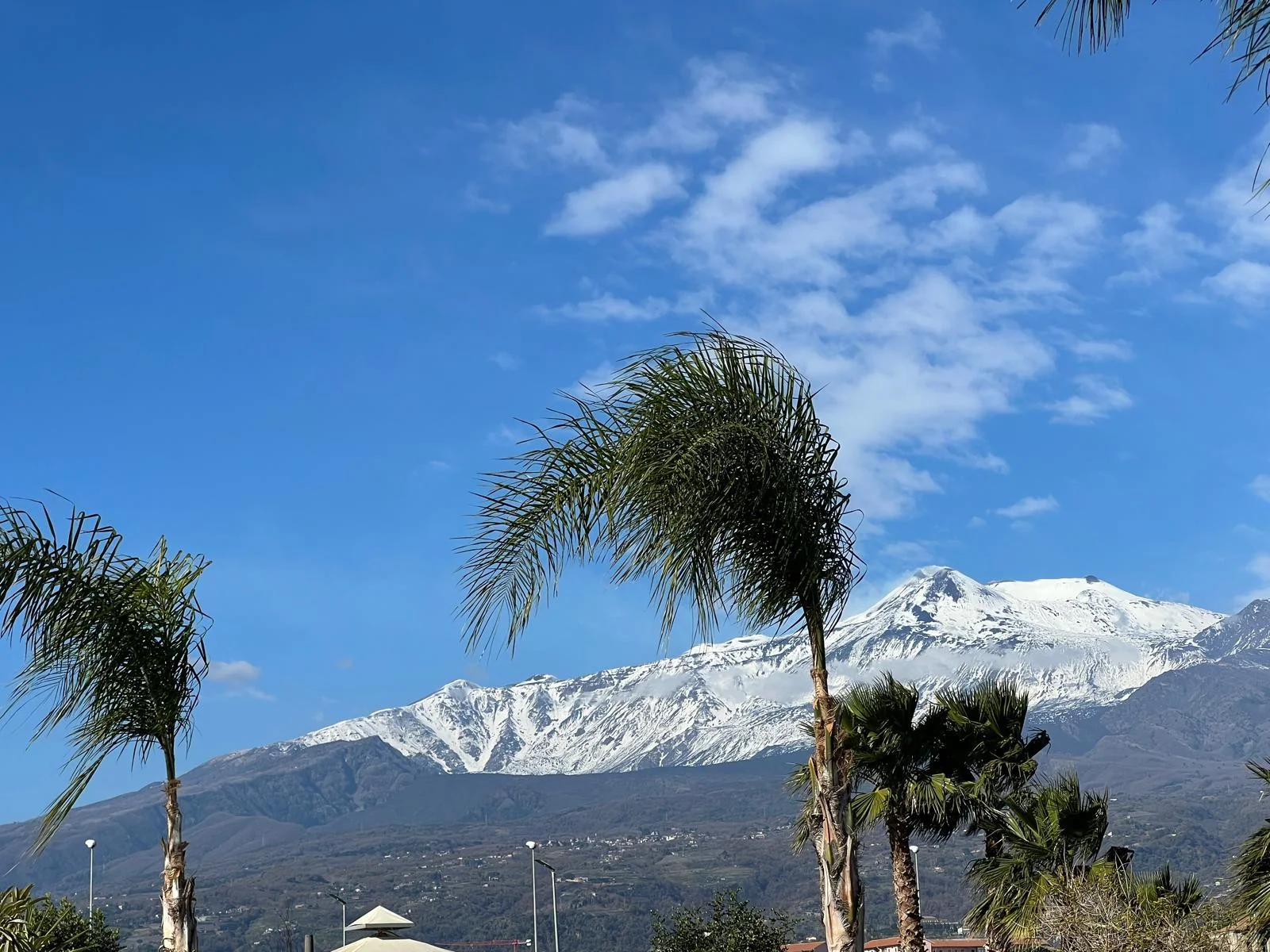 Etna innevato visto dal Santantonio Resort