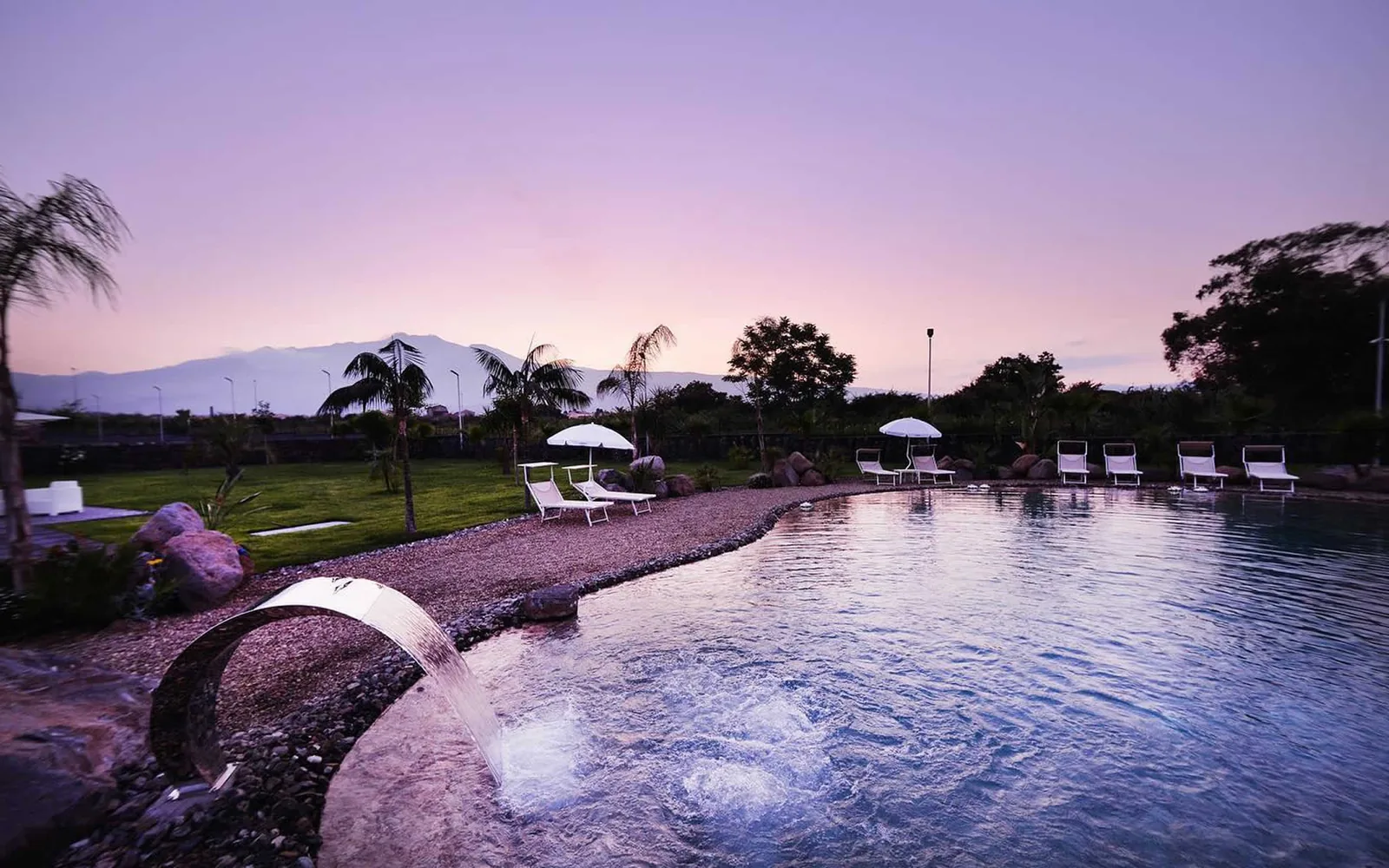 Piscina al tramonto